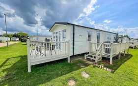 Lovely Caravan Nearby The Beach In Hunstanton, Norfolk Ref 23071C